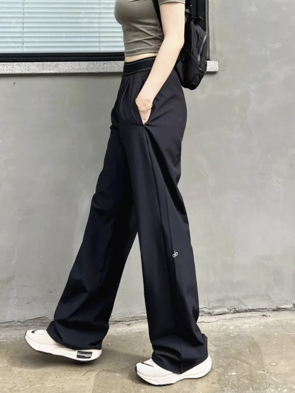 ALO Yoga suit up